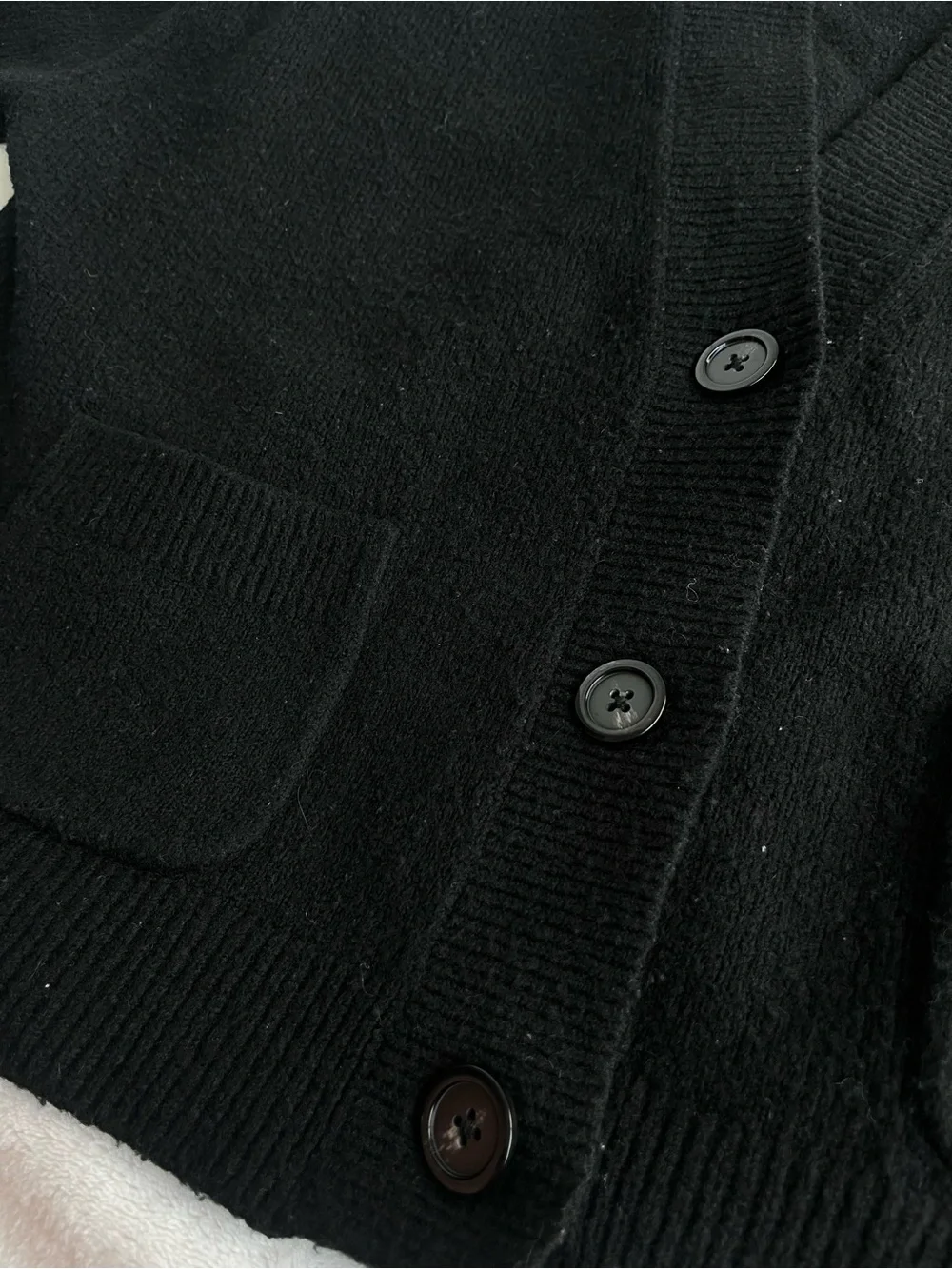 Uniqlo Black V-Neck Button Front Cardigan with Pockets - Picture 3 of 5